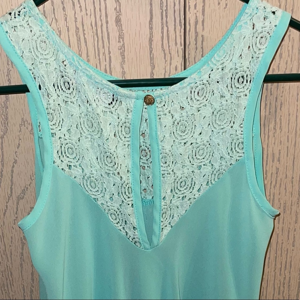 Woman’s blouse - Picture 3 of 4